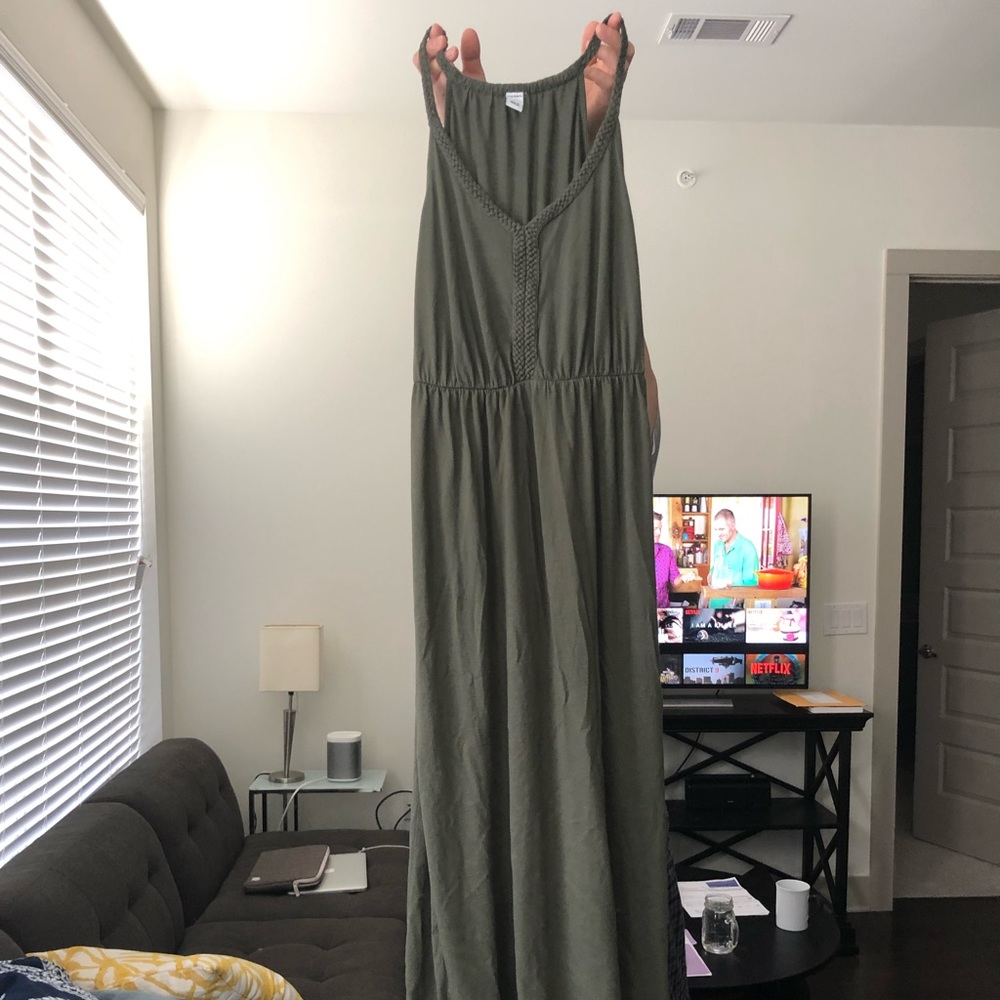 Old Navy summer dress. Never been worn. Long dress
